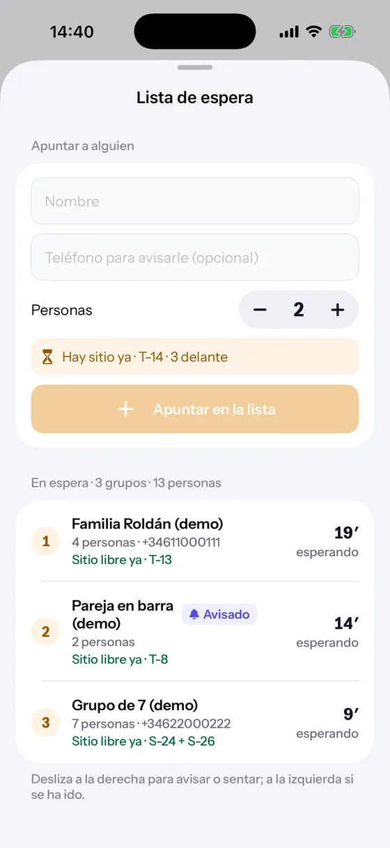 La lista de espera en la app del iPhone: tres grupos esperando y la mesa que acaba de quedar libre